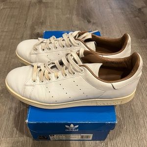 ADIDAS (STAN SMITH) THIS STYLE ONLY SOLD IN ASIA AND THE UK